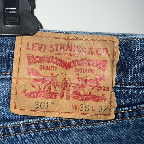 Like New Levi’s 501 Jeans 36x32 - Picture 5 of 7